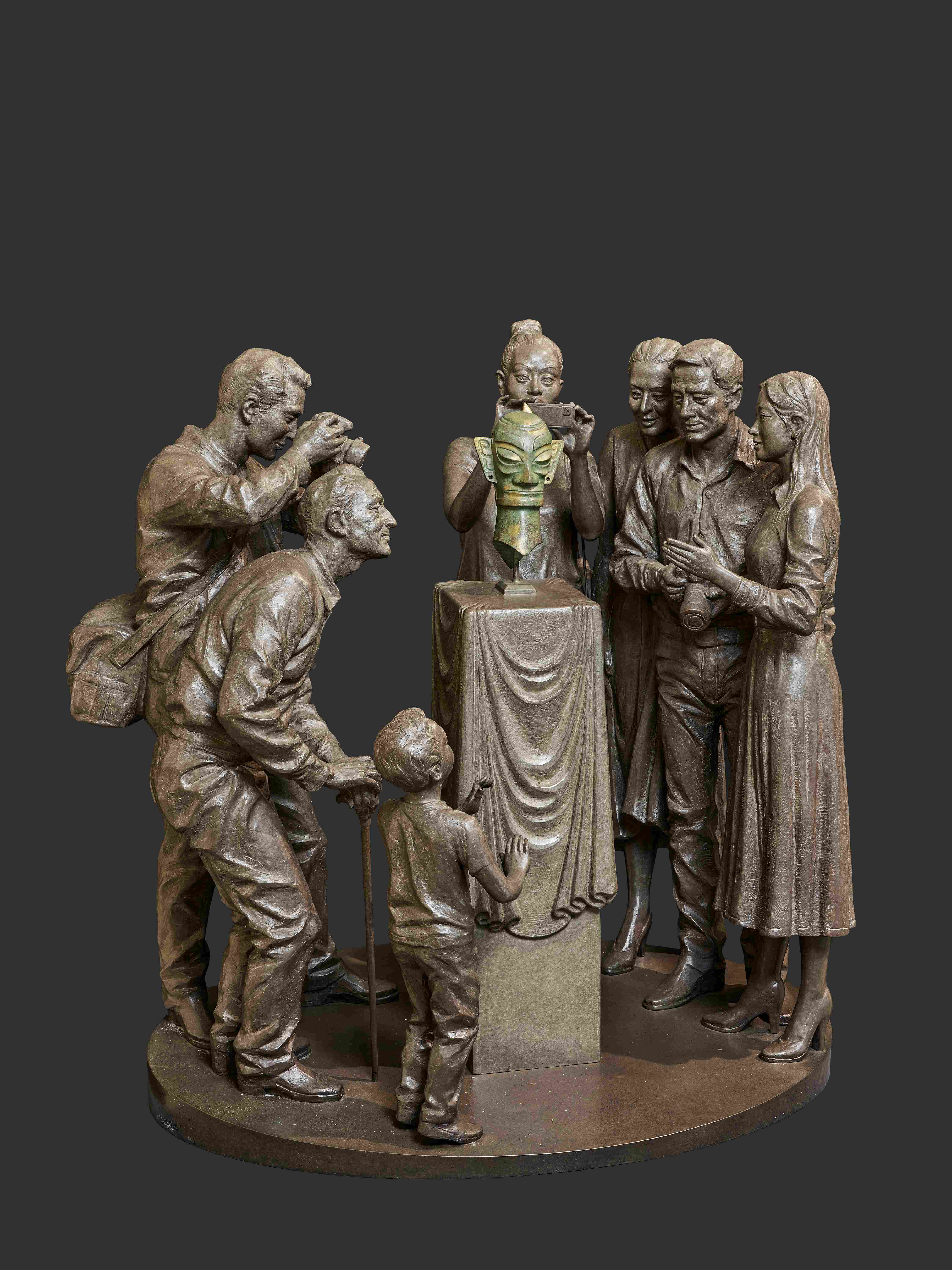 5文明互鉴 罗彬文、罗英杰 雕塑 76×56×78