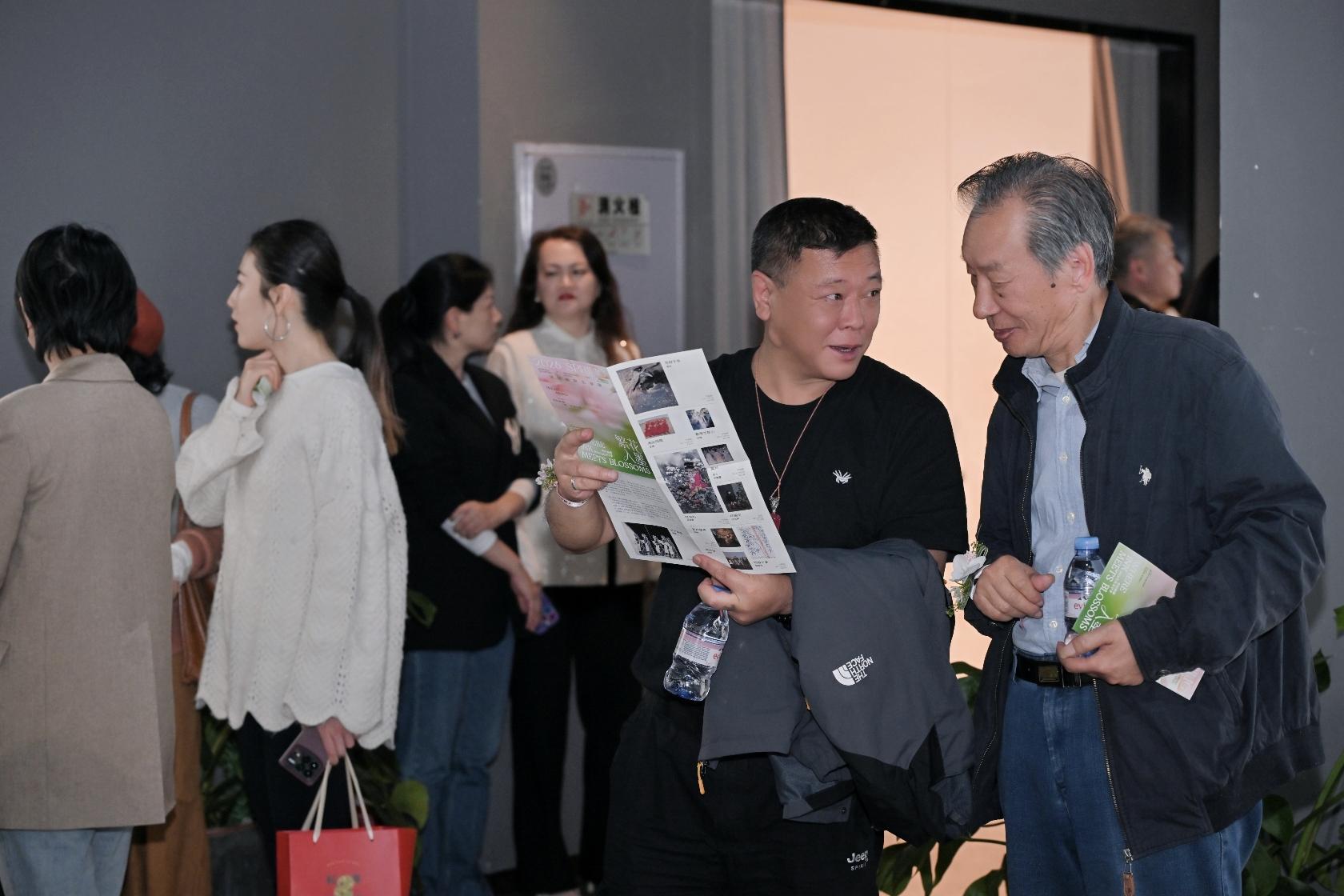 展览现场观众观展3