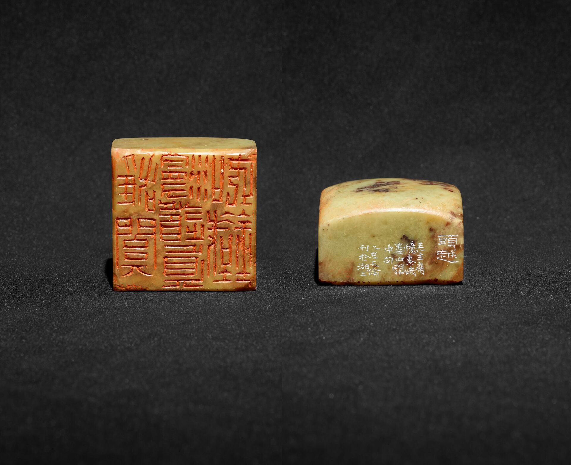 32雄关漫道真如铁  阮天伦  篆刻  5×5×3cm  2025年